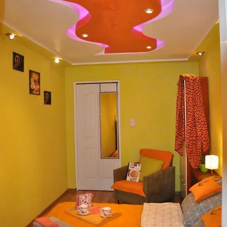 Lawendowe Swiatlo - Przy Stacji Metra *