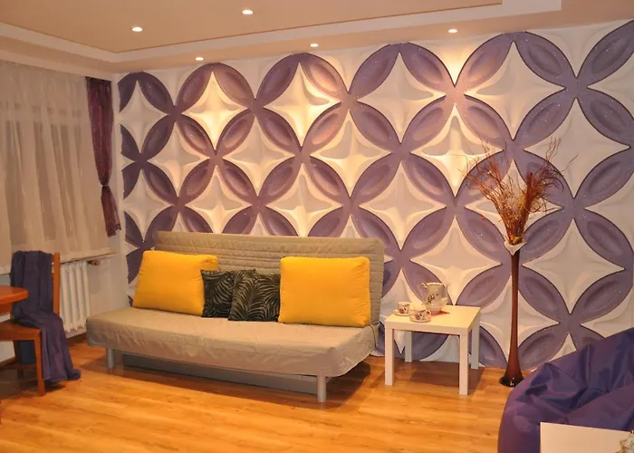 Lawendowe Swiatlo - Przy Stacji Metra * Warsaw