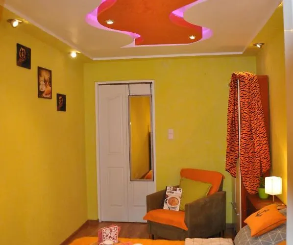 Lawendowe Swiatlo - Przy Stacji Metra *