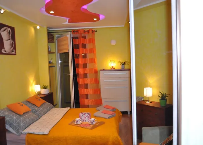 Lawendowe Swiatlo - Przy Stacji Metra Apartment *