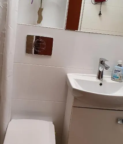 Lawendowe Swiatlo - Przy Stacji Metra *