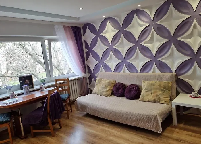 Lawendowe Swiatlo - Przy Stacji Metra *